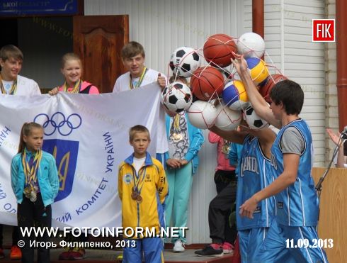 Кировоград: олимпийский урок в школе - лицее (фоторепортаж)