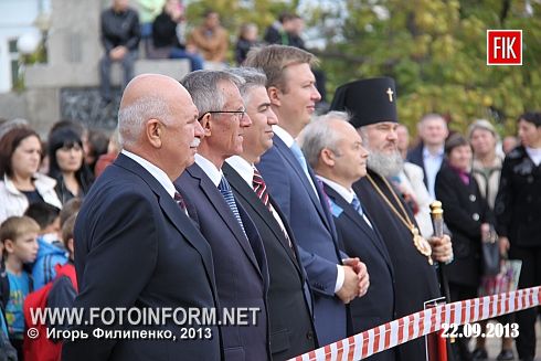 Кіровоград: урочистості рятувальників на центральній площі міста (фоторепортаж)
