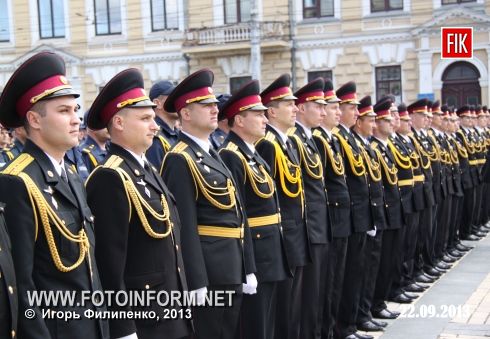 Кіровоград: урочистості рятувальників на центральній площі міста (фоторепортаж)