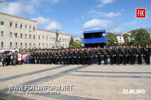 Кіровоград: урочистості рятувальників на центральній площі міста (фоторепортаж)