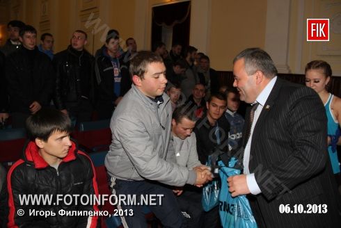 Кировоград: торжественные проводы в армию (фоторепортаж)