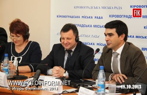 Кировоград: международный круглый стол в горсовете (фоторепортаж)