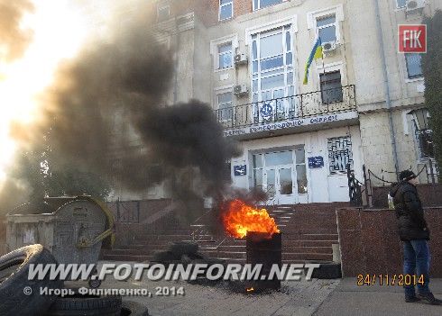 В Кировограде снова жгут шины (фоторепортаж)