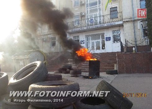 В Кировограде снова жгут шины (фоторепортаж)