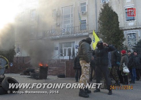 В Кировограде снова жгут шины (фоторепортаж)