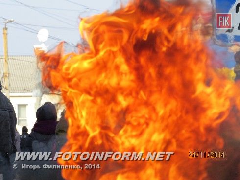 В Кировограде снова жгут шины (фоторепортаж)