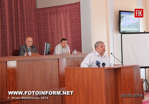 Сегодня на сессия Кировоградского городского совета координатор Кировоградского Евромайдана Сергей Михайленок решил выйти ихз городского депутатского корпуса и сложил свои полномочия. 