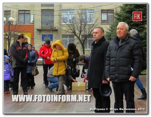 Сегодня в Кировограде жители нашего города скорбят за погибшими мирными людьми в Мариуполе.