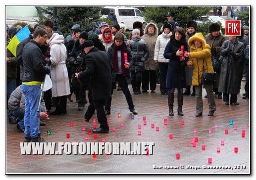 Сегодня в Кировограде жители нашего города скорбят за погибшими мирными людьми в Мариуполе.