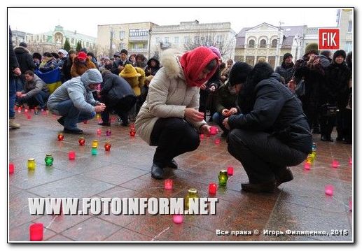 Сегодня в Кировограде жители нашего города скорбят за погибшими мирными людьми в Мариуполе.
