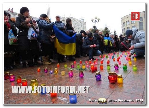 Сегодня в Кировограде жители нашего города скорбят за погибшими мирными людьми в Мариуполе.