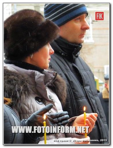 Сегодня в Кировограде жители нашего города скорбят за погибшими мирными людьми в Мариуполе.