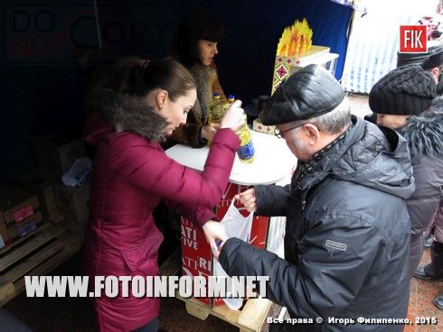 Предлагаем фоторепортаж Игоря Филипенко с ярмарки., ярморок возле кировоградского горсовета