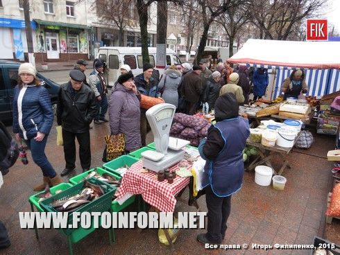 Предлагаем фоторепортаж Игоря Филипенко с ярмарки., ярморок возле кировоградского горсовета