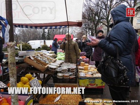 Предлагаем фоторепортаж Игоря Филипенко с ярмарки., ярморок возле кировоградского горсовета