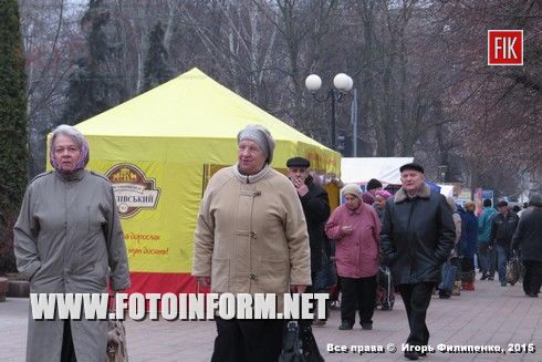 Торговля продукцией происходит возле Кировоградского горсовета.