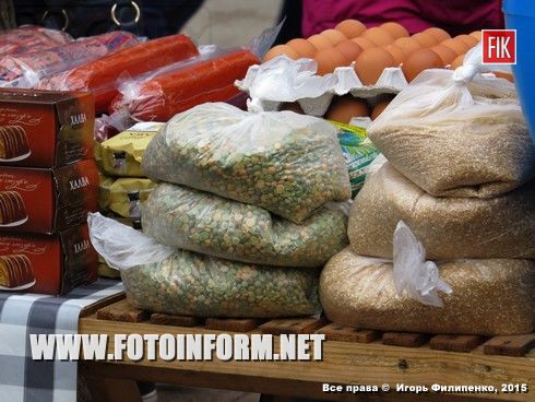 Торговля продукцией происходит возле Кировоградского горсовета.