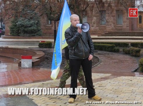 Вчера, 3 марта, против акции секс-работников выступили члены КОМГО "Пробудження", которые несмотря на дождь провели акцию на центральной площади города