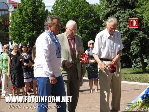  возле памятника Т.Г. Шевченко