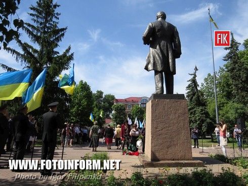  возле памятника Т.Г. Шевченко
