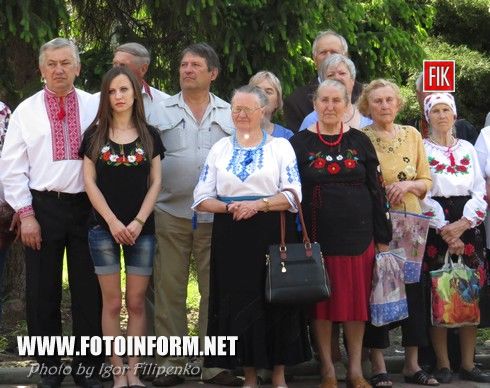  возле памятника Т.Г. Шевченко