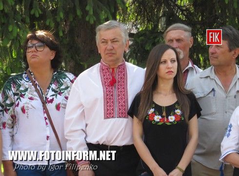  возле памятника Т.Г. Шевченко