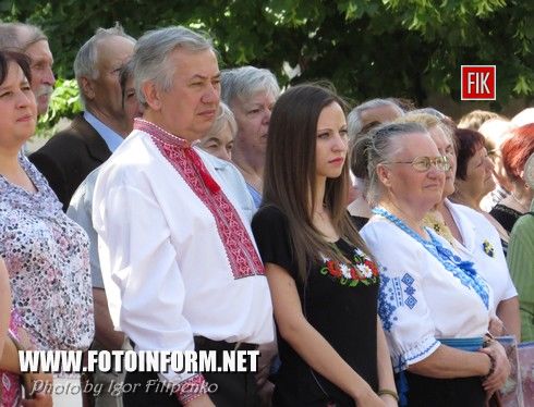  возле памятника Т.Г. Шевченко