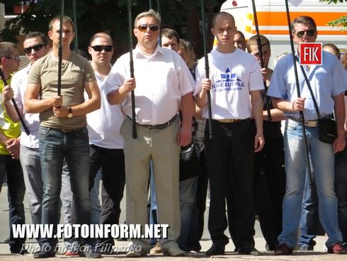  возле памятника Т.Г. Шевченко