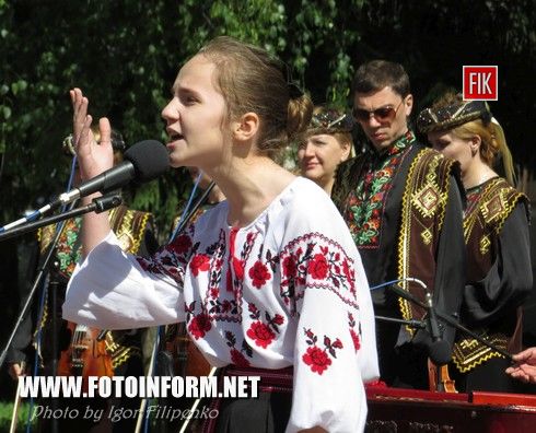  возле памятника Т.Г. Шевченко