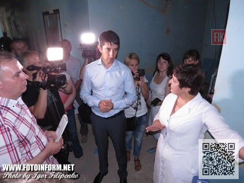 убернатор Кировоградщины Сергей Кузьменко осмотрел ход ремонтных работ в ожоговом и поликлиническом отделениях Кировоградской областной больницы