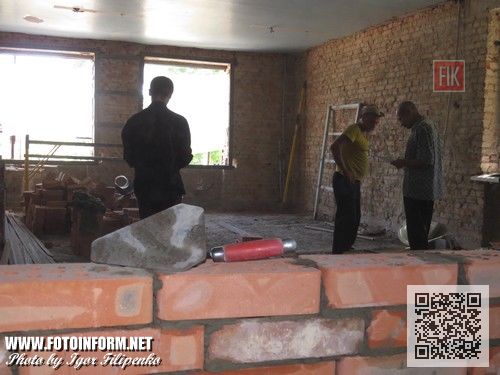 убернатор Кировоградщины Сергей Кузьменко осмотрел ход ремонтных работ в ожоговом и поликлиническом отделениях Кировоградской областной больницы