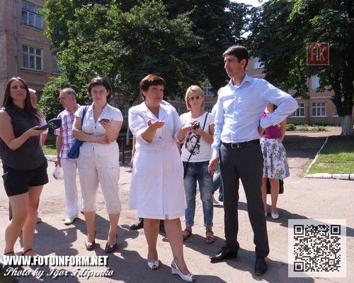 убернатор Кировоградщины Сергей Кузьменко осмотрел ход ремонтных работ в ожоговом и поликлиническом отделениях Кировоградской областной больницы