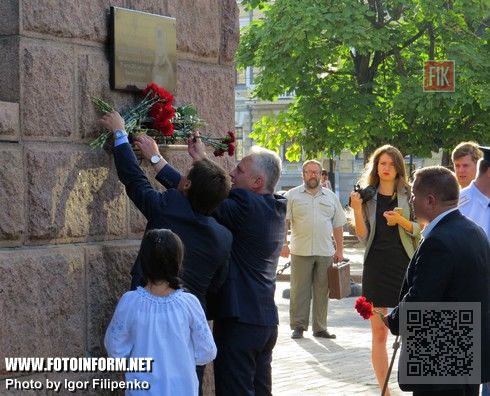 Кировоградцы празднуют День Государственного флага Украины (ФОТО)