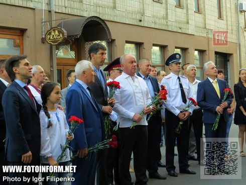 Кировоградцы празднуют День Государственного флага Украины (ФОТО)