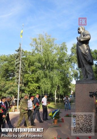 Кировоградцы празднуют День Государственного флага Украины (ФОТО)