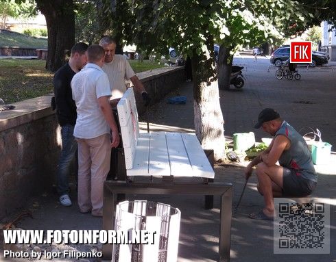 Кировоград, улица Дворцовая, появились первые лавочки, Сергей Васильченко, кировоградские новости