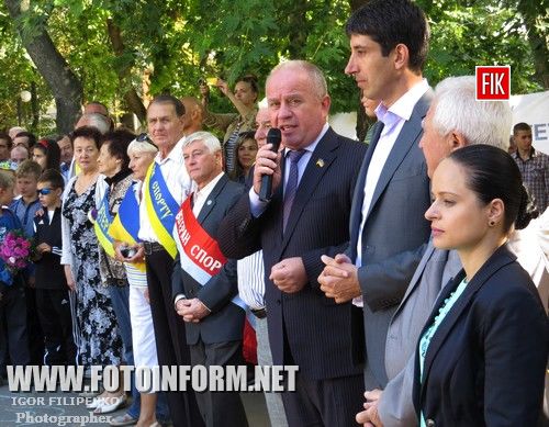 Сегодня в Ковалевском парке прошли праздничные мероприятия в честь Дня физической культуры и спорта.