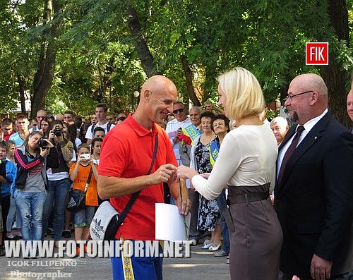 Сегодня в Ковалевском парке прошли праздничные мероприятия в честь Дня физической культуры и спорта.