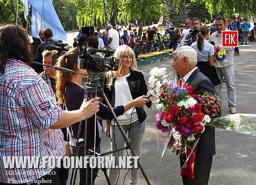 Сегодня в Ковалевском парке прошли праздничные мероприятия в честь Дня физической культуры и спорта.