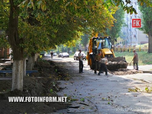 Сегодня, 24 сентября, в Кировограде по улице Зинченко, 5 начались работы по ремонту внутридомовых дорог.