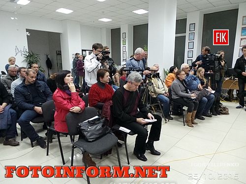 Наблюдается очень низкая явка избирателей на выборы. Об этом было сообщено во время четвертой информационной сессии в рамках Марафона в День выборов, которая состоялась сегодня, 25 октября, в Кировоградском пресс-клубе.