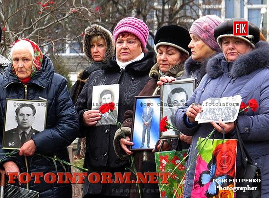 Кировоград: в городе почтили память героев-ликвидаторов, памятник Жертвам Чернобіля в кировограде, вдові Чернобіля, Андрей Райкович, Александр Черноиваненко, фото Игоря Филипенко