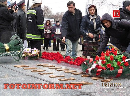 Кировоград: в городе почтили память героев-ликвидаторов, памятник Жертвам Чернобіля в кировограде, вдові Чернобіля, Андрей Райкович, Александр Черноиваненко, фото Игоря Филипенко