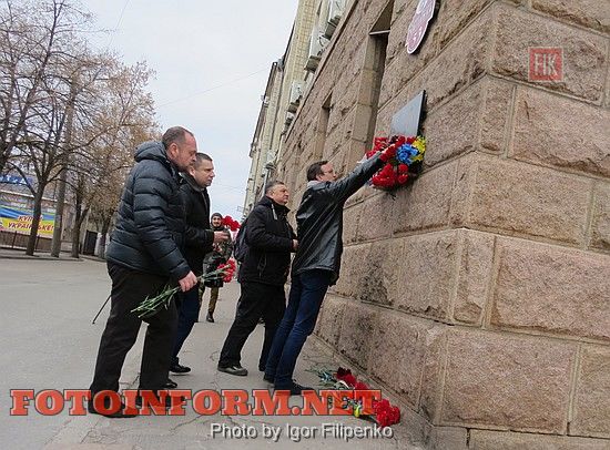 Кировоград: минута молчания и возложение цветов, фото игоря филипенко, Героев Небесной Сотни, Александр Черноиваненко, Сергей кузьменко, Александр Мосин