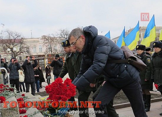 Кировоград: минута молчания и возложение цветов, фото игоря филипенко, Героев Небесной Сотни, Александр Черноиваненко, Сергей кузьменко, Александр Мосин