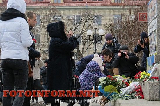 Кировоград: минута молчания и возложение цветов, фото игоря филипенко, Героев Небесной Сотни, Александр Черноиваненко, Сергей кузьменко, Александр Мосин