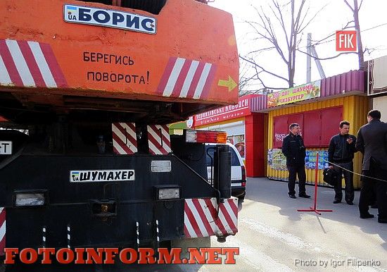 Процес демонтажу незаконно встановлених малих архітектурних форм у Кіровограді стартував.