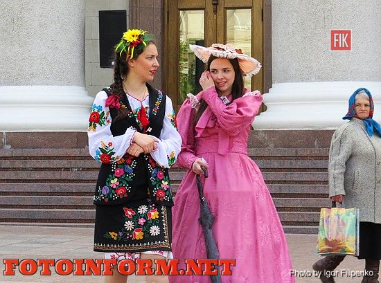 В Кировограде возле горсовета проходит фестиваль (фоторепортаж), фото игоря филипенко, кировоградские новости, книжный фестиваль-выставка «Весняний Книговир» 