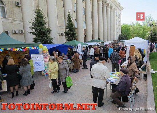 В Кировограде возле горсовета проходит фестиваль (фоторепортаж), фото игоря филипенко, кировоградские новости, книжный фестиваль-выставка «Весняний Книговир» 