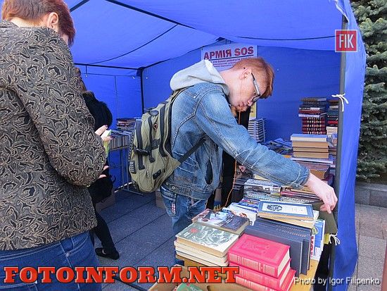 В Кировограде возле горсовета проходит фестиваль (фоторепортаж), фото игоря филипенко, кировоградские новости, книжный фестиваль-выставка «Весняний Книговир» 